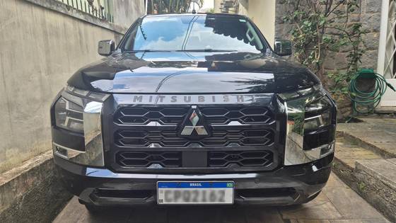 MITSUBISHI TRITON 2.4 BITURBO DIESEL CD HPE-S 4X4 AUTOMÁTICO MITSUBISHI TRITON 2.4 BITURBO DIESEL CD HPE-S 4X4 AUTOMÁTICO